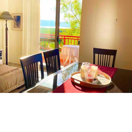 Spacious apartment with sea view and balcony