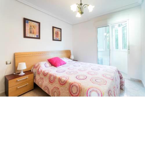 Spacious apartment with sea views - WIFI - excellent transport links