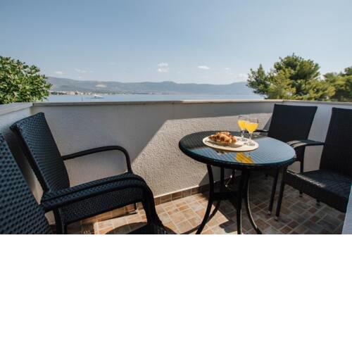 Spacious apt with big patio terrace&great sea view
