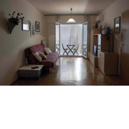 Spacious balcony apartment next to Piran beach and lighthouse