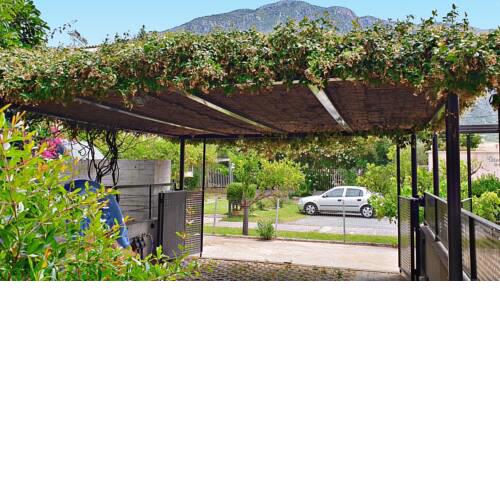 Spacious Beachfront Property (Maisonette)
