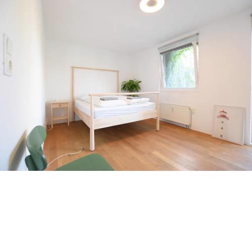 Spacious Central Apartment - Parking included