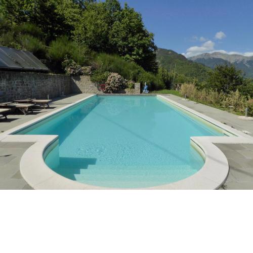 Spacious Chalet in Cutigliano with Swimming Pool