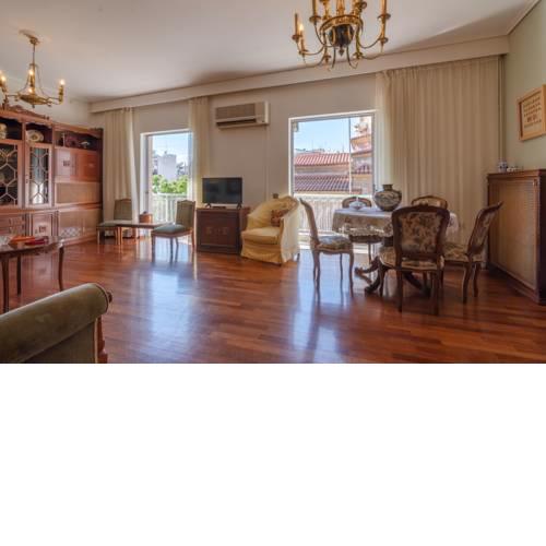 Spacious classical apartment