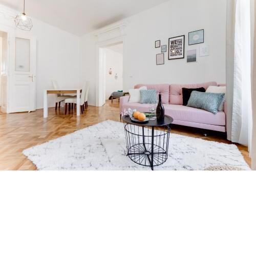 Spacious cozy 2bds apartment in center - A