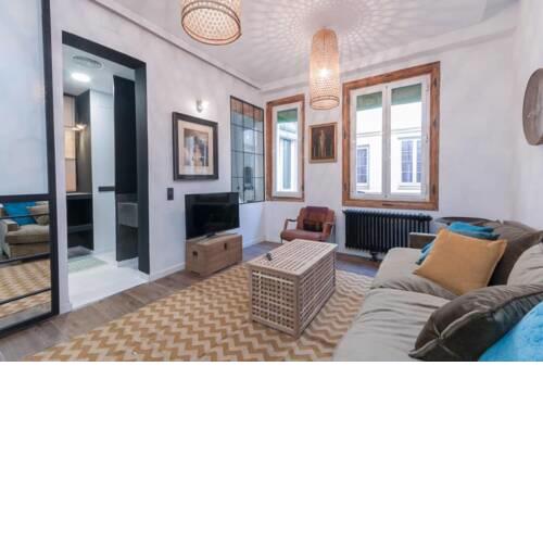 Spacious Designer Two Bed Apartment in Malasaña