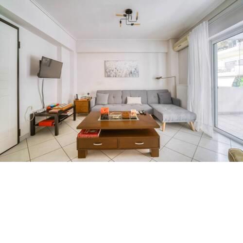 Spacious family flat near Parthenon Free Parking