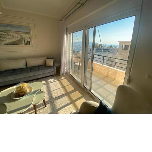 Spacious family holiday apartment sea view Sarandë