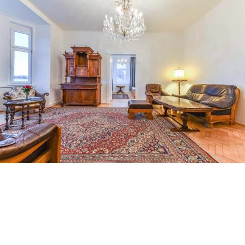 Spacious Flat with Amazing View, easy METRO access