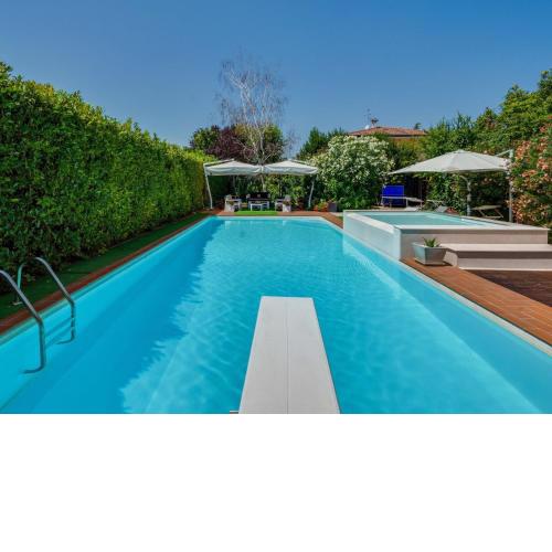 Spacious Holiday Home in Castelbelforte with Swimming Pool