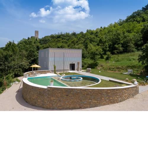Spacious Holiday Home in Momjan with Swimming Pond