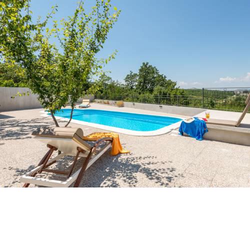 Spacious Holiday home in Tugare with Pool