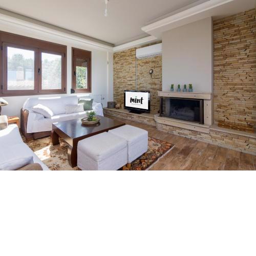 Spacious house in the countryside of Crete