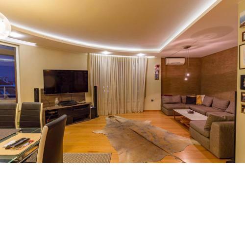 Spacious Lovely 3-Bed Apartment with big balcony