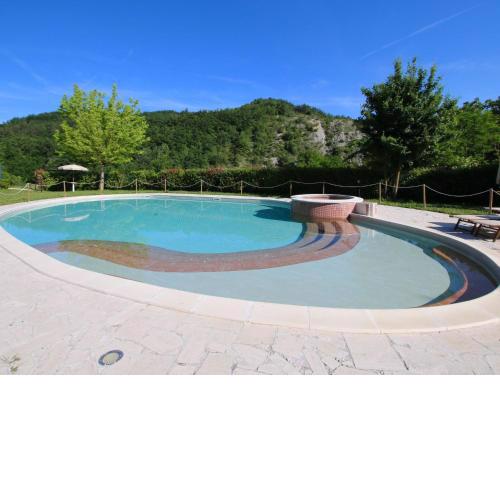 Spacious Mansion in Apecchio with Pool