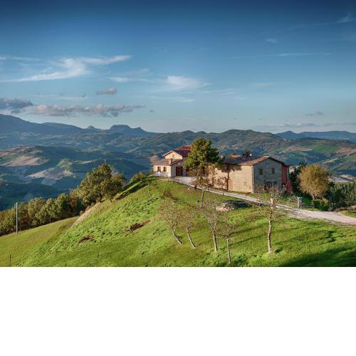 Spacious Mansion in Sant Angelo in Vado with Pool