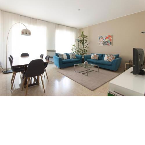 Spacious modern flat in a lively area