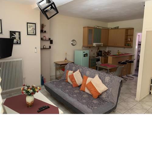 Spacious one bedroom apartment (ground floor)
