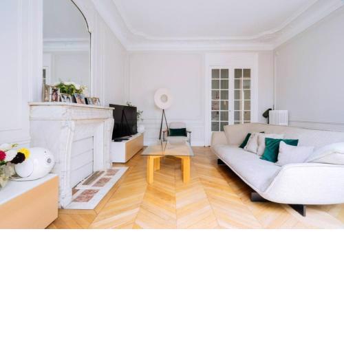 Spacious Parisian Family Apartment In 7th