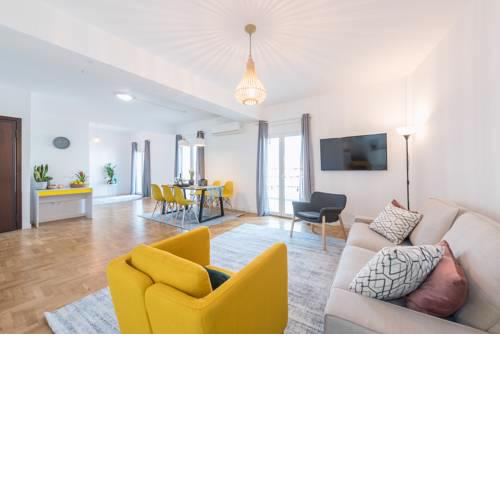 Spacious Penthouse with Terrace