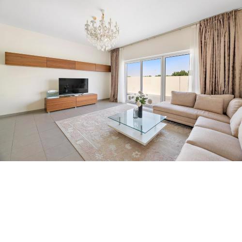 Spacious & Private Townhome - 5 mins drive to Al Maktoum Airport