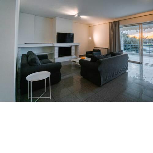 Spacious Renovated Flat in Palaio Faliro