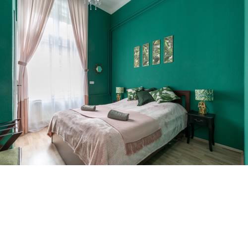 Spacious Royal Opera Apartment
