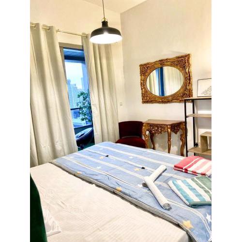 Spacious Studio Apartment in Dubai Marina with Balcony