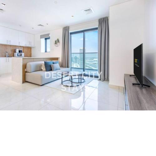Spacious Studio in JVC, Hosted by Desert City Stays