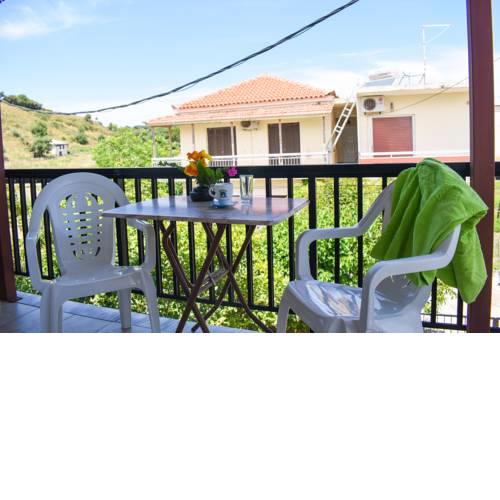 Spacious studio just 150m to the beach