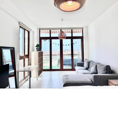 Spacious Studio with breath-taking Palm Views