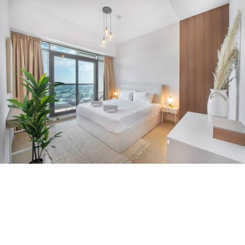 Spacious & Stunning 2BD Golf View from Elite 9