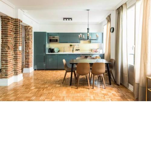 Spacious & Stylish 3 BR In La Latina