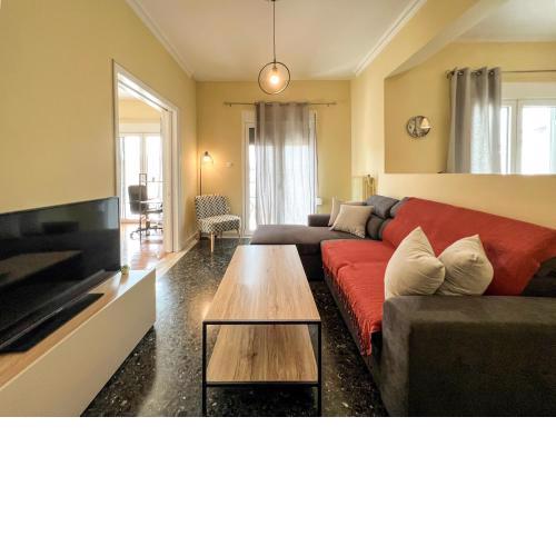 Spacious & Sunny 90sq meters apt in Athens