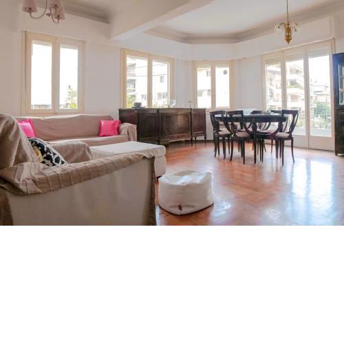 Spacious Sunny Flat by the Seaside