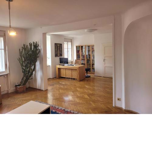Spacious Urban Flat l Keybox