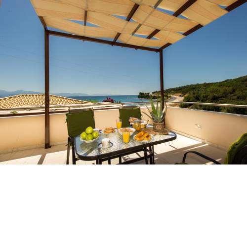 Spacious villa by the beach/ Amazing sunset view