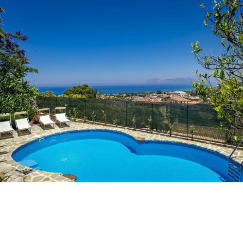 Spacious Villa in Castellammare del Golfo with Swimming Pool