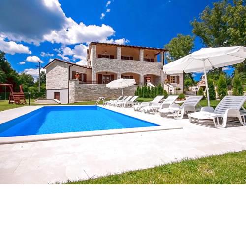 Spacious Villa in Kringa with Private Pool