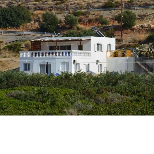 Spacious Villa in Makry Gialos with Mediterranean view