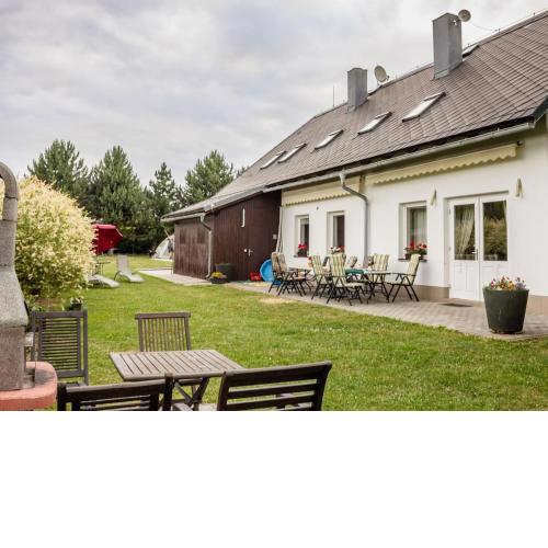 Spacious Villa in Nemojov Bohemian with Swimming Pool