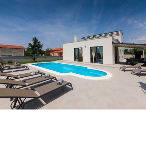 Spacious Villa in Pula Istria with Swimming Pool