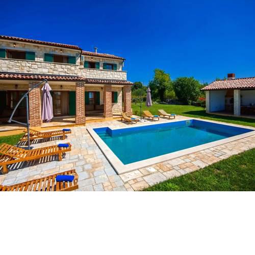 Spacious Villa in Strpacici with Private Pool