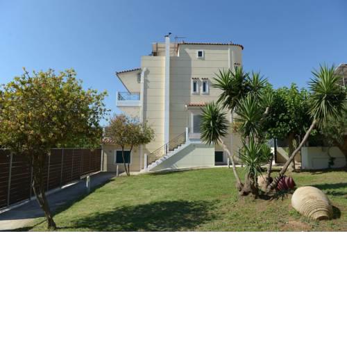 Spacious Villa near the Airport and Sea