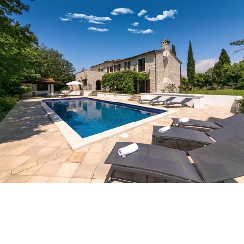 Spacious Villa with Private Pool in Visnjan
