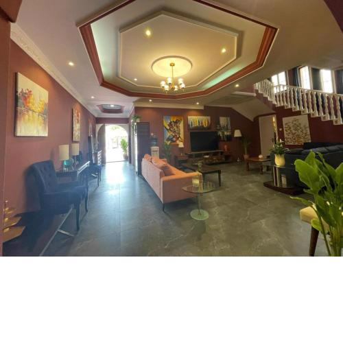 Spacious Villa!