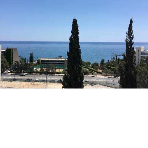 Spectacular 3 Bed Apartment