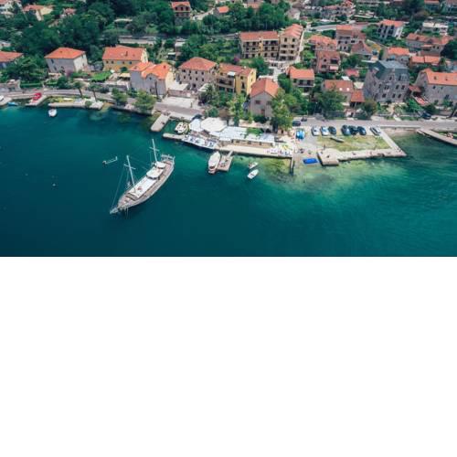 Spectacular 6 bedrooms seafront villa