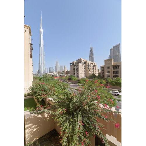 Spectacular Burj Khalifa View! Minutes Away from Dubai Mall