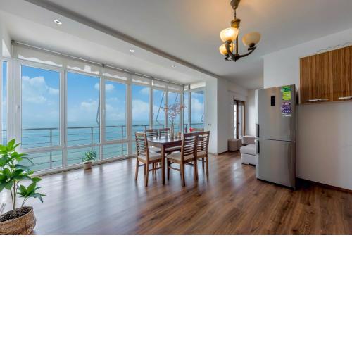 Spectacular Seaview Penthouse